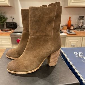 Gorgeous and NEW Antelope Tan/Brownish 7 3/4 Mid Calf Boots